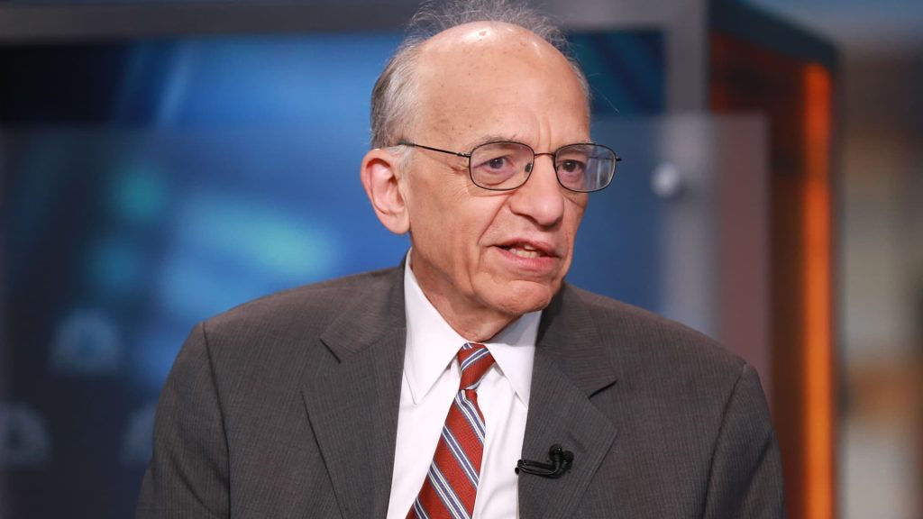 Jeremy Siegel se retracta del llamado a la Fed para que reduzca las tasas de inmediato