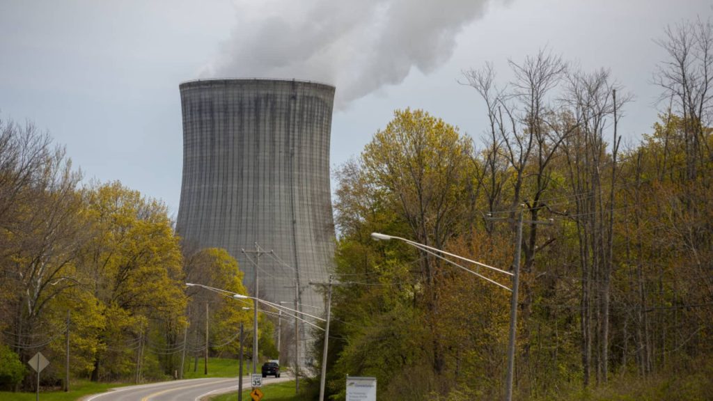 Por qué las empresas de tecnología están comprando energía nuclear para centros de datos