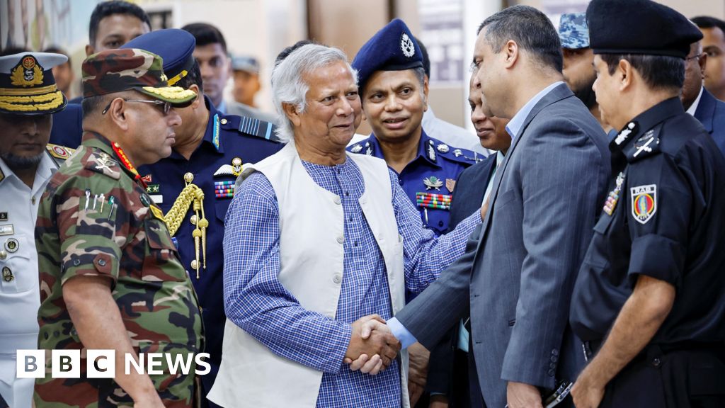 Muhammad Yunus llega a Bangladesh para liderar el gobierno interino